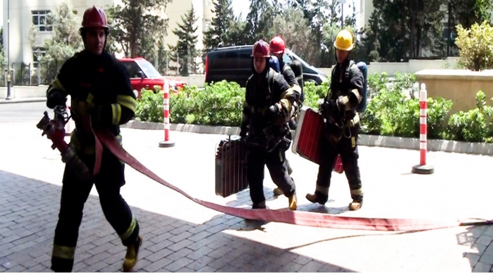 fhn-alov-qulleleri-fairmont-otel-bakida-telim-kechirib-video