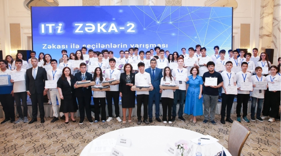 iti-zeka-2-hakatonunun-qalibleri-mukafatlandirildi-foto