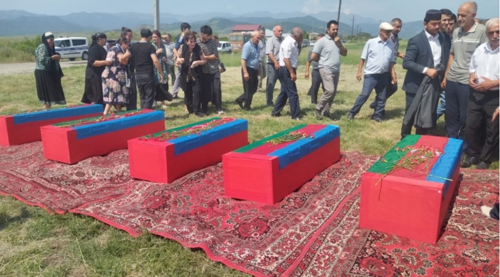 xocalida-birinci-qarabag-muharibesinin-daha-besh-shehidi-defn-edilib