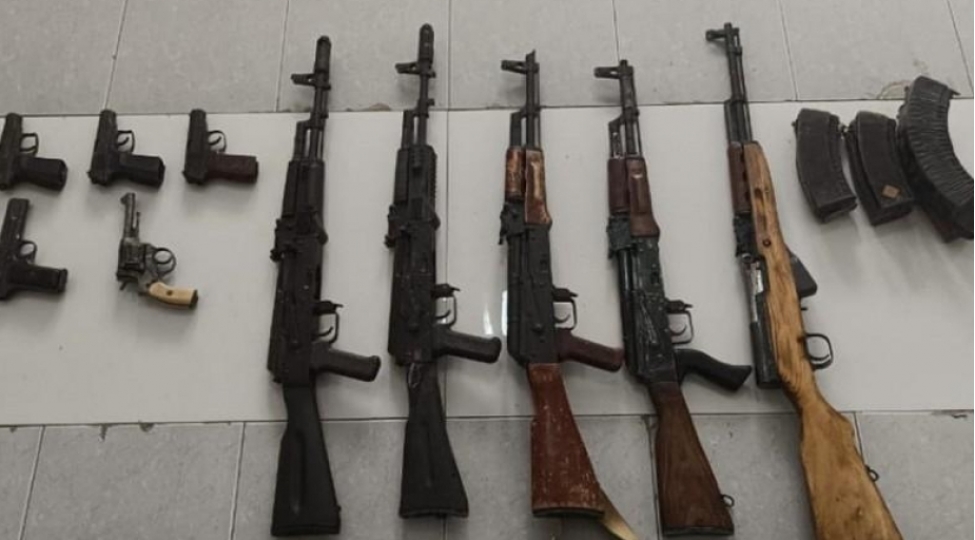 din-oten-gun-2-tufeng-ve-1-tapancha-tehvil-goturulub