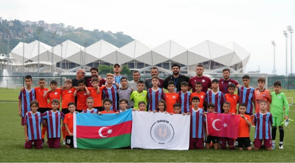 trabzonda-azerbaycan-ve-shktc-ushaq-futbol-komandalarinin-yoldashliq-oyunu-kechirilib