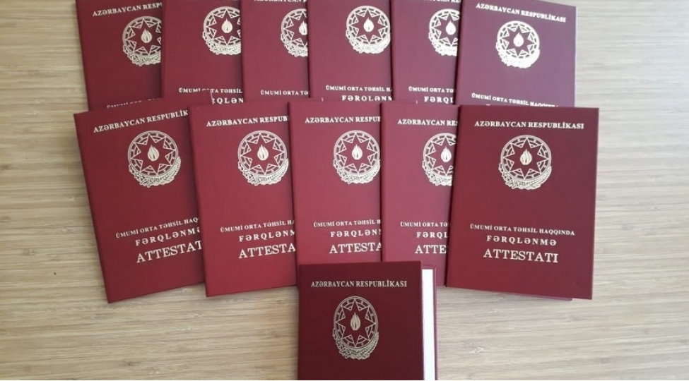 bakida-3-000-den-chox-mezun-mektebi-ferqlenme-attestati-ile-bitirib