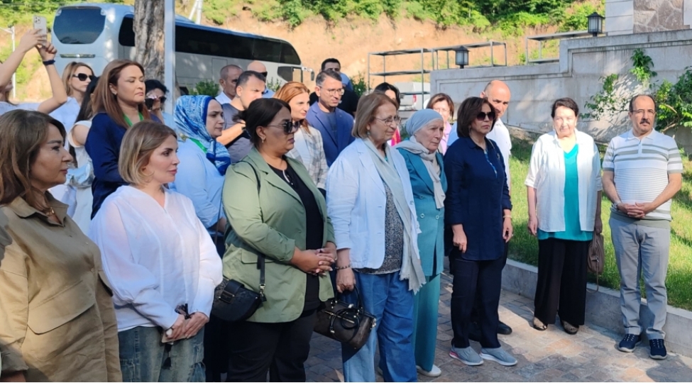 konfrans-ishtirakchilarinin-shusha-sheherine-seferi-bashlayib