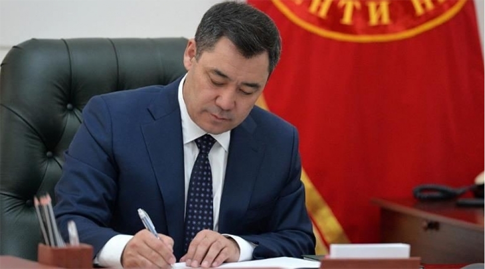 qirgizistan-prezidenti-uch-naziri-vezifesinden-azad-edib