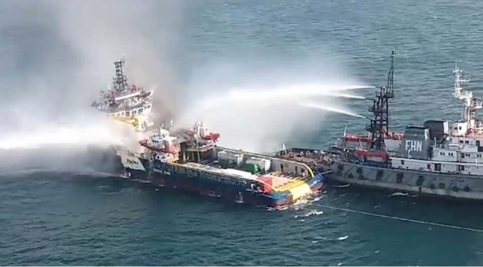 xezerde-techizat-gemisindeki-yanginin-sondurulmesi-emeliyyati-fasilesiz-davam-etdirilir-fhnvideo