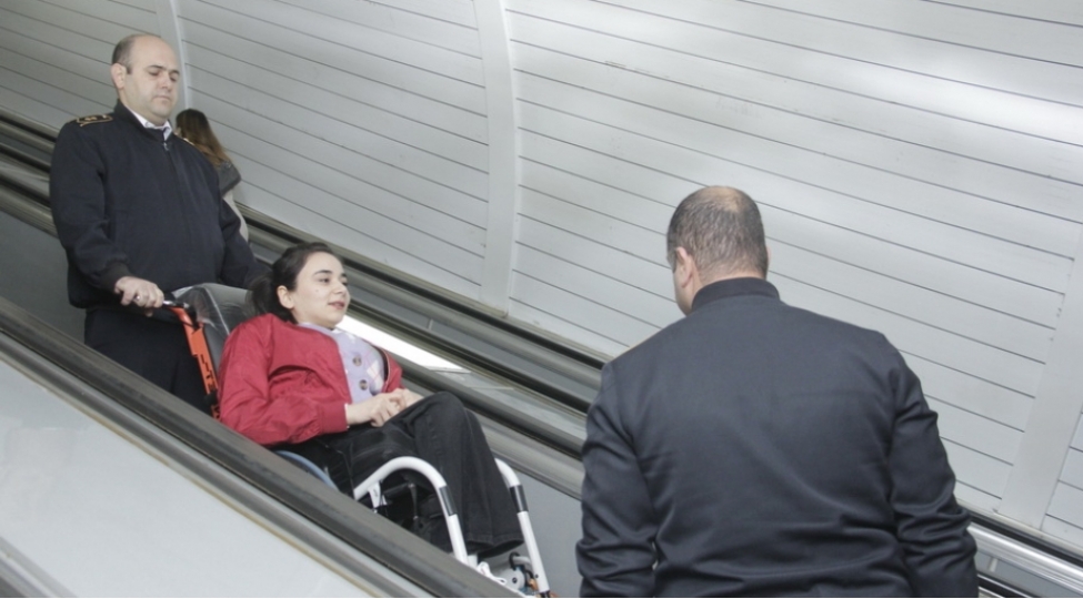 86-sernishin-elchatan-metro-xidmetinden-istifade-edib