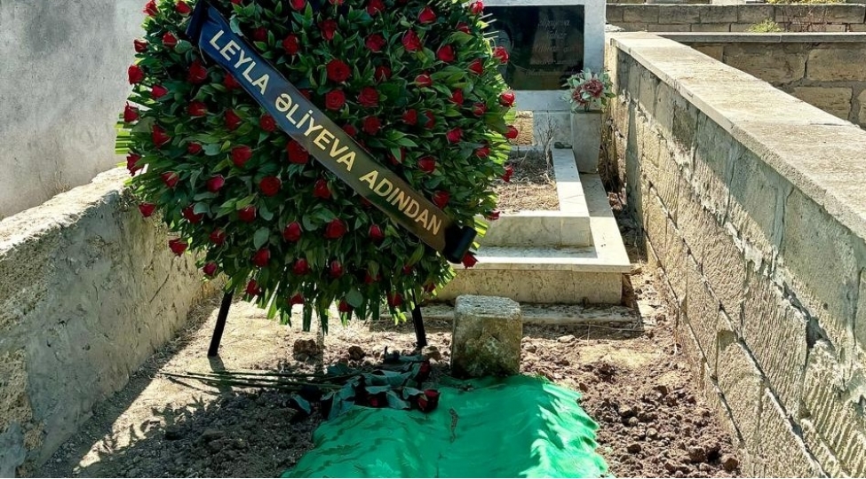 leyla-eliyeva-durdane-agayevanin-defn-merasimine-eklil-gonderib
