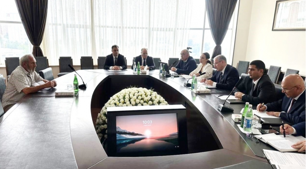 muxtar-babayev-naxchivanda-vetendashlarin-muracietlerini-dinleyib