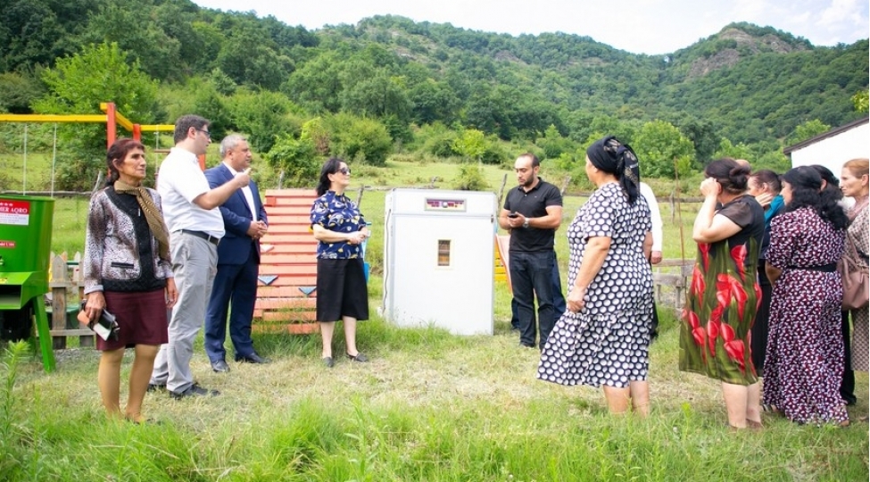 ismayillida-kend-teserrufati-ile-meshgul-olan-9-fermere-destek-gosterilib