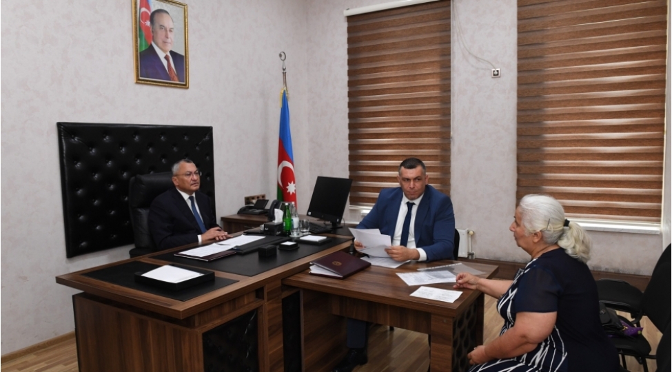 qachqinkomda-vetendashlarin-muracietleri-dinlenilib