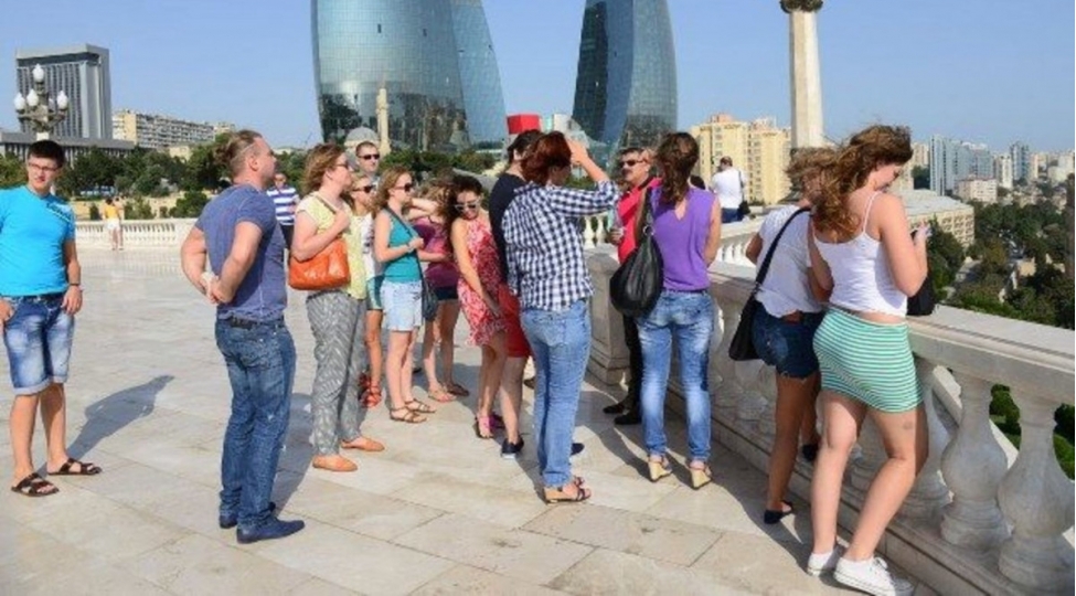 azerbaycana-turist-gelishi-15-artib