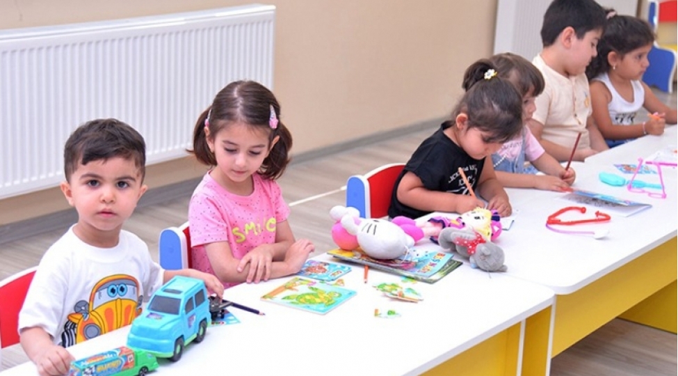 ozel-mektebeqeder-tehsil-muessiseleri-uchun-qrant-musabiqesine-sened-qebulu-basha-chatib