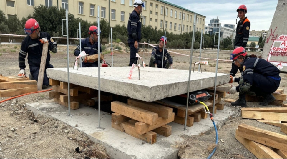 beynelxalq-humanitar-emeliyyatlara-hazirliq-meqsedile-telim-kechirilib-video