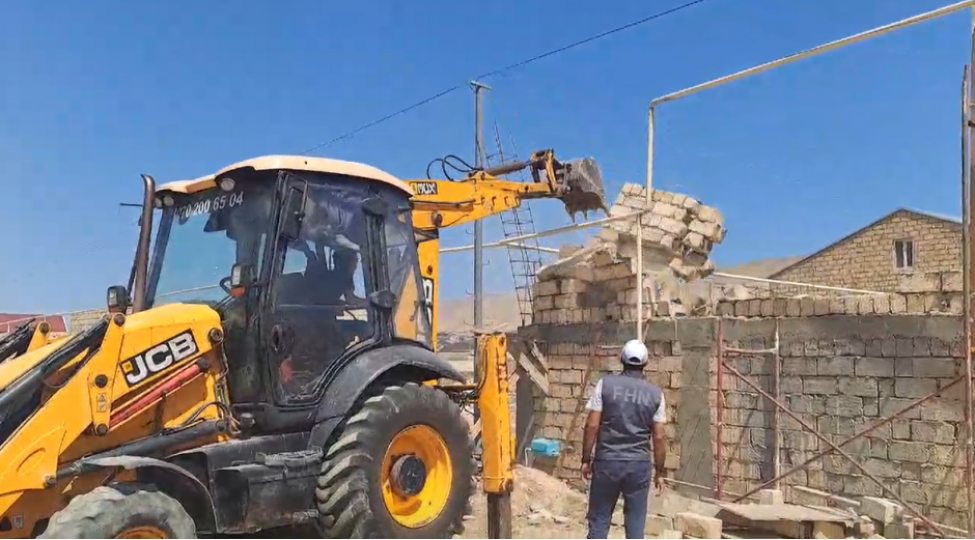 qobuda-qanunsuz-tikili-sokulub-video