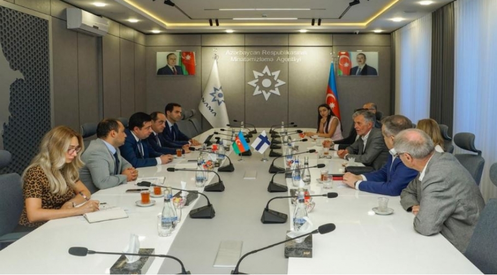 finlandiyanin-sabiq-mudafie-naziri-ile-azerbaycanda-mina-problemi-muzakire-olunub