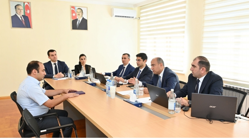 emin-emrullayev-shamaxida-vetendashlarin-muracietlerini-dinleyib