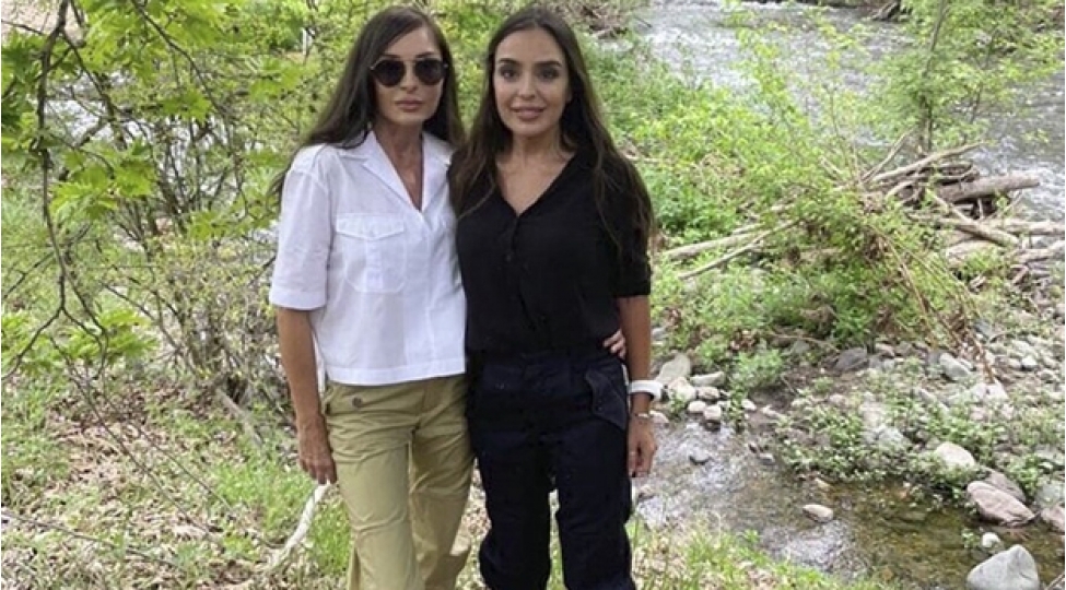leyla-eliyeva-anasini-bele-tebrik-etdi-video