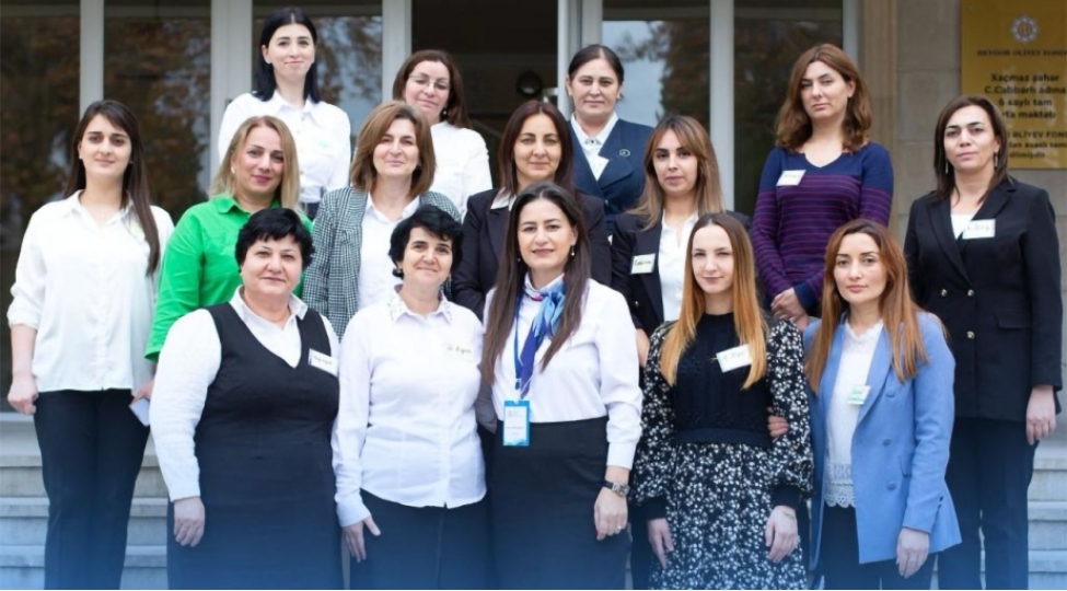 muellimlerin-reqemsal-peshekarliginin-artirilmasi-istiqametinde-telimlere-bashlanilib