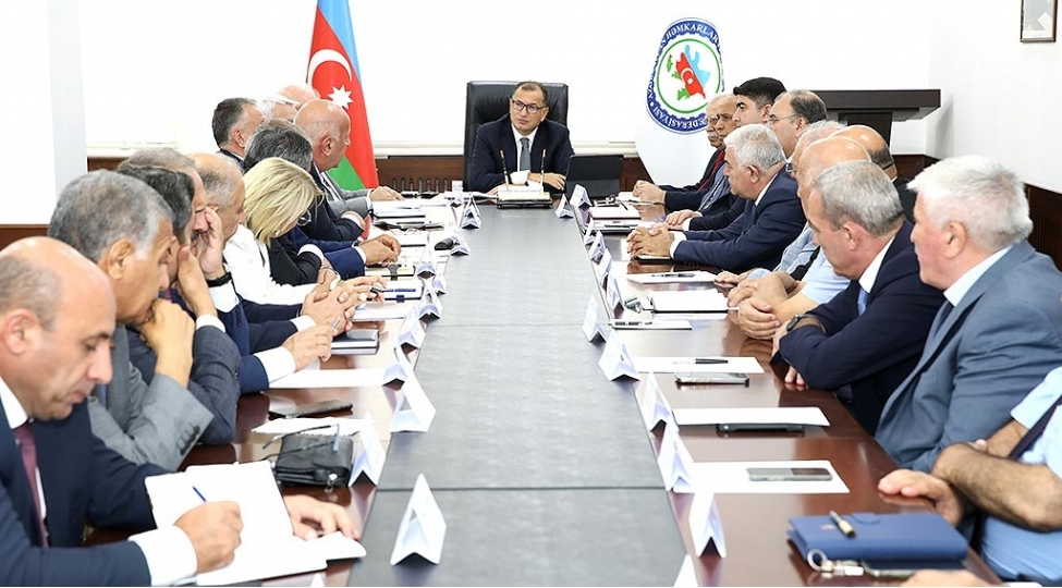 ahik-sedri-sahib-memmedov-konfederasiyaya-uzv-teshkilatlarinin-sedrleri-ile-gorush-kechirib