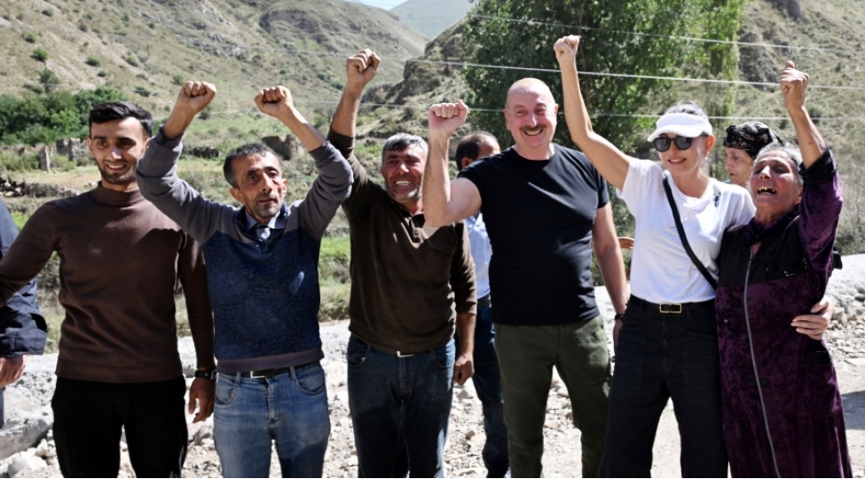 prezident-ilham-eliyev-ve-birinci-xanim-mehriban-eliyeva-kelbecer-rayon-sakinleri-ile-gorushubler