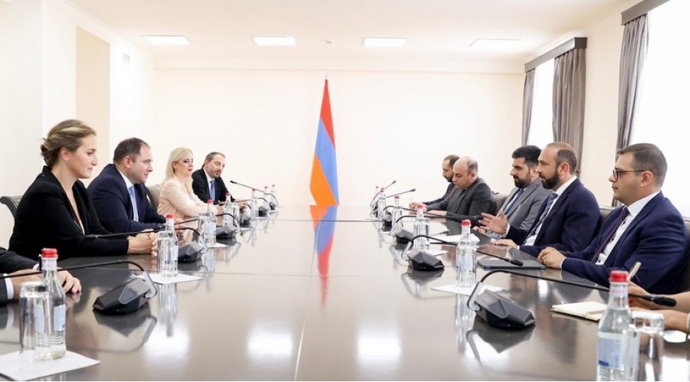 irevanla-baki-arasinda-normallashma-prosesine-tohfe-vermeye-haziriq-gurcustan-parlamentinin-komite-sedri