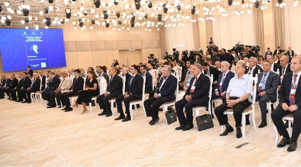 xaricde-yashayan-azerbaycanli-alimlerin-forumunun-ilk-gunu-basha-chatib