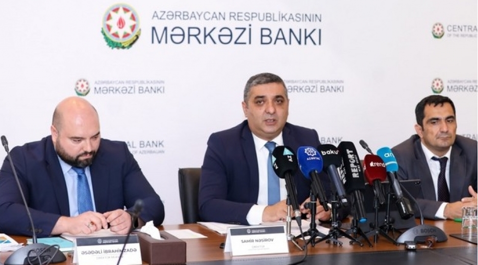 amb-i-yarimilde-olkeye-ve-olkeden-pul-kochurmelerinin-meblegini-achiqlayib