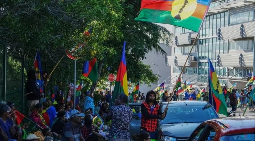 yeni-kaledoniyanin-musteqillik-terefdarlari-bujival-razilashmasindan-oz-imzalarini-geri-chekibler