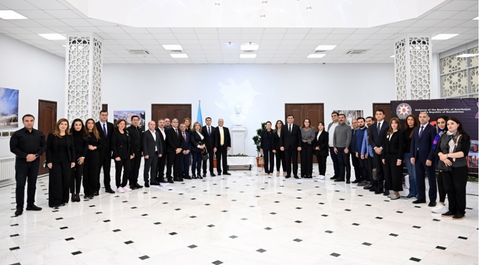 azerbaycanin-medeniyyet-xadimleri-astanada-shehidlerimizin-xatiresini-yad-edibler