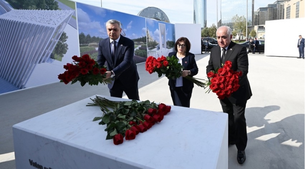 dovlet-ve-hokumet-resmileri-zefer-parkinda-olublar