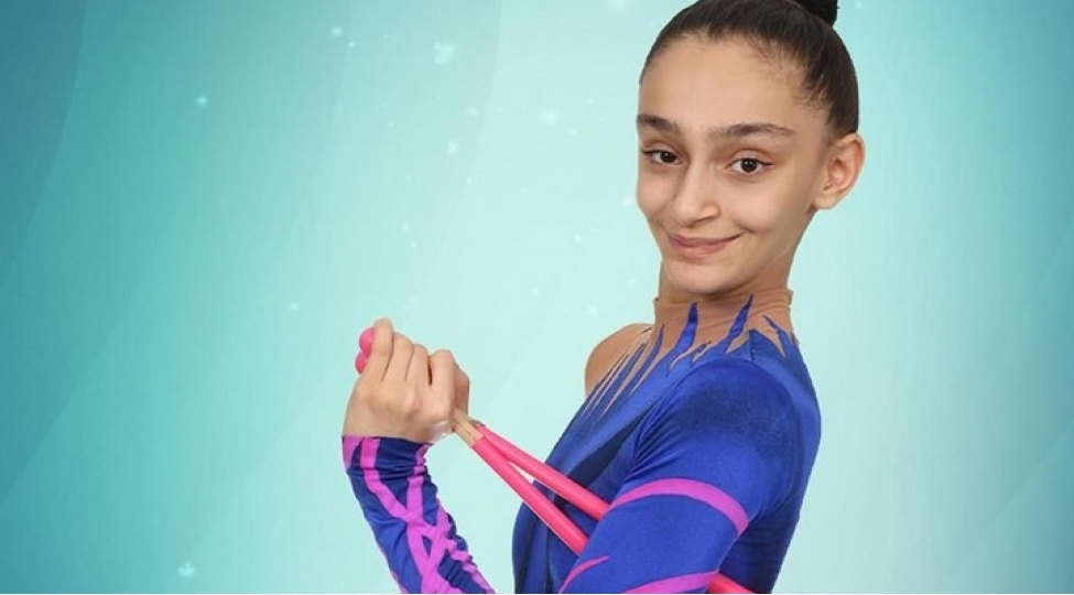 zehra-ceferova-da-qizil-mukafata-sahibchixib