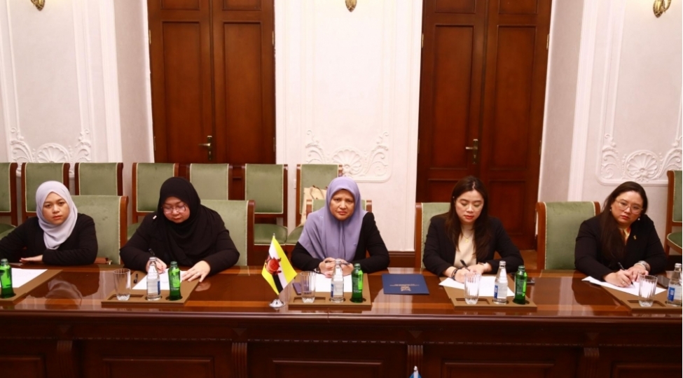 bruney-darussalamin-bash-prokuroru-ikiterefli-munasibetlerin-butun-istiqametlerde-ugurla-inkishaf-edeceyine-eminliyini-bildirib