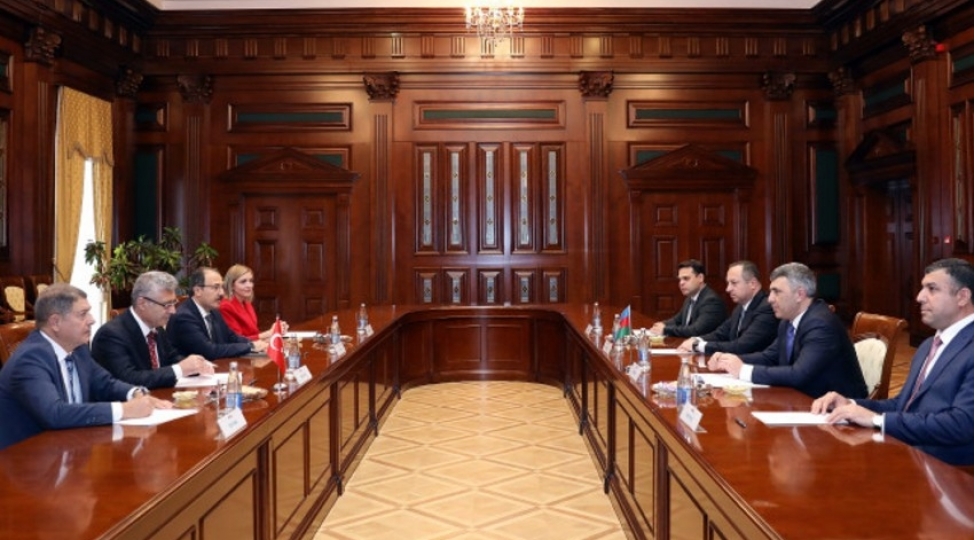 azerbaycanla-turkiye-arasinda-mehkeme-huquq-sahesinde-emekdashliq-muzakire-olunub