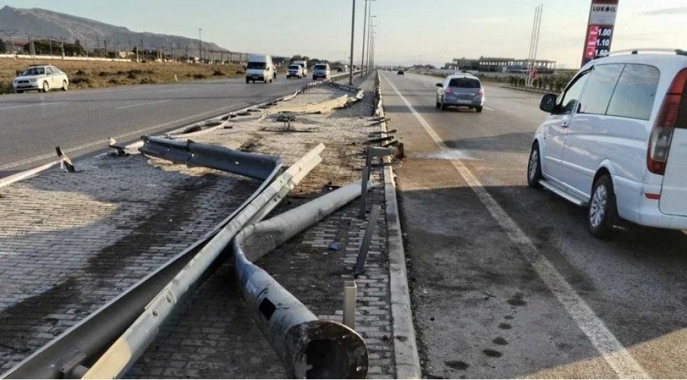 aayda-eyni-vaxtda-ve-eyni-erazide-bash-veren-qezalar-yol-teserrufatina-ziyan-vurub
