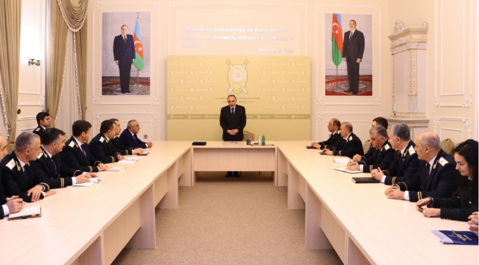 kamran-eliyev-azerbaycan-prokurorlugunun-veterani-rustem-usubovu-yubileyi-munasibeti-ile-tebrik-edib