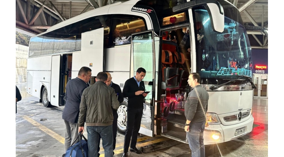 bakidan-lachina-ilk-muntezem-avtobus-yola-dushub