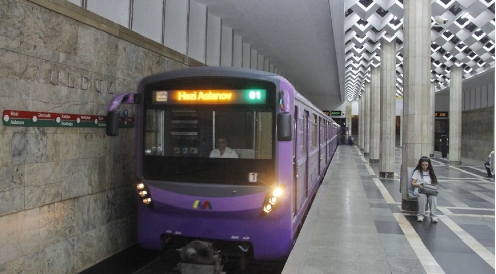 baki-metrosunda-problem-yaranib
