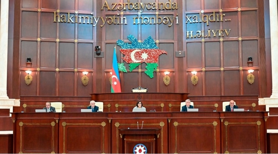 milli-meclisin-novbedenkenar-sessiyasi-uzre-novbeti-iclasi-bashlayib