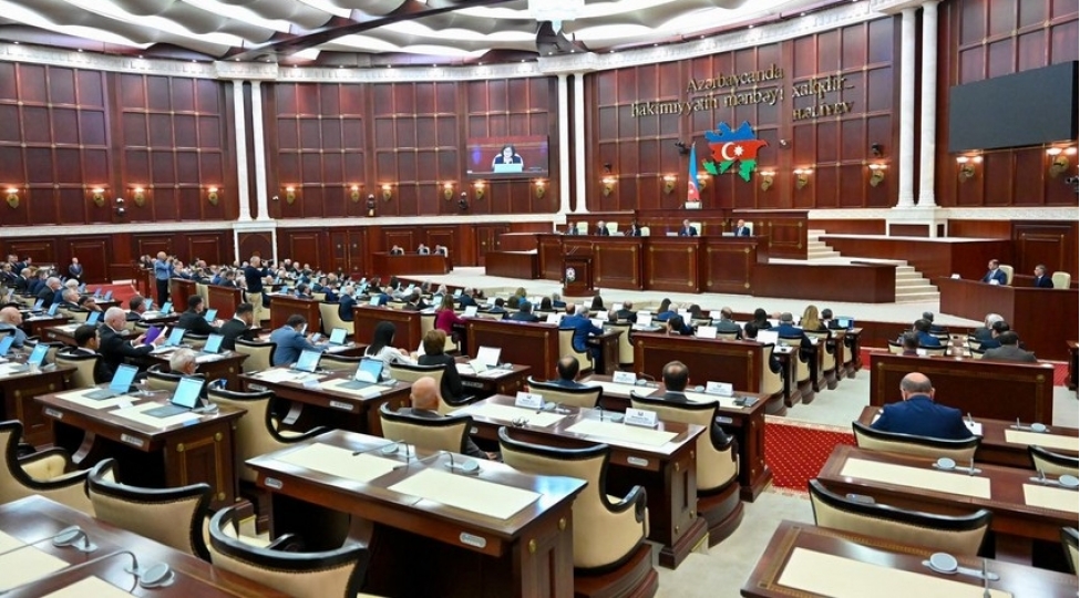 milli-meclisin-konstitusiya-ve-suverenlik-iline-hesr-olunan-xususi-iclasi-bashlayib