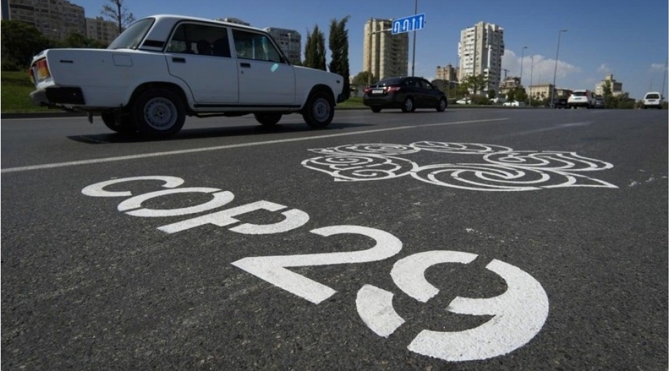bakidaki-cop29-zolaqlarinda-minik-avtomobili-ile-hereket-dayandirilir
