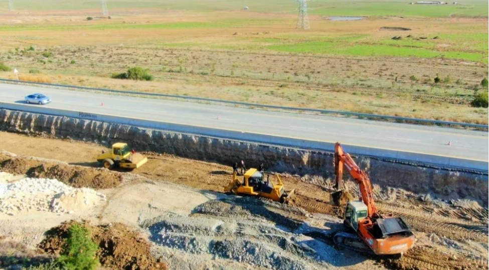 baki-shamaxi-yolunun-663-695-km-lik-hissesinde-temir-berpa-ishleri-aparilir
