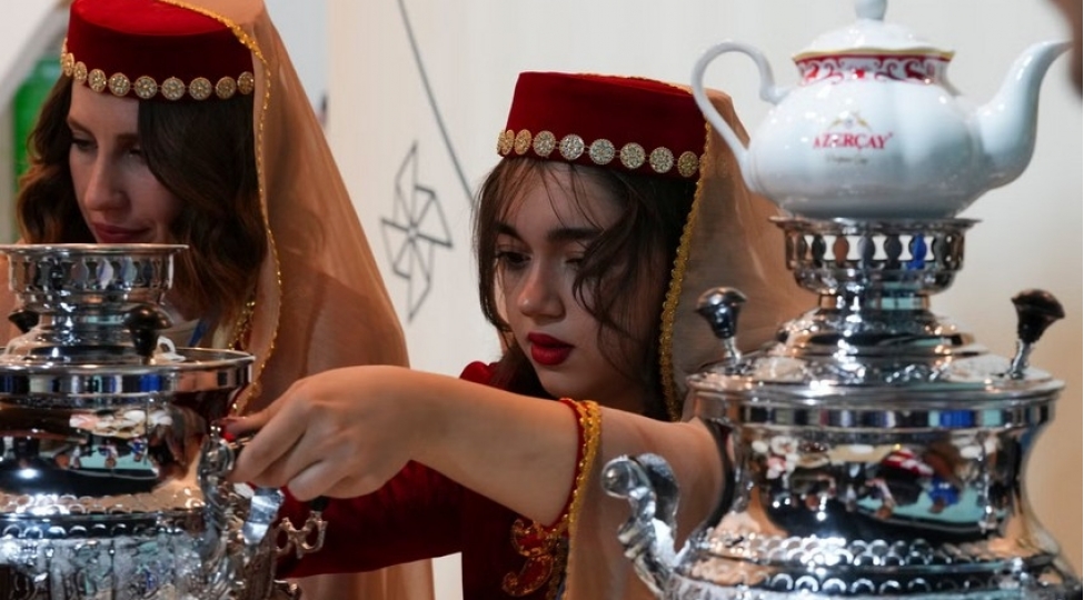 the-independent-azerbaycan-chayi-cop29-da-medeniyyet-remzi-ve-iqlim-deyishikliyi-chagirishi-kimi