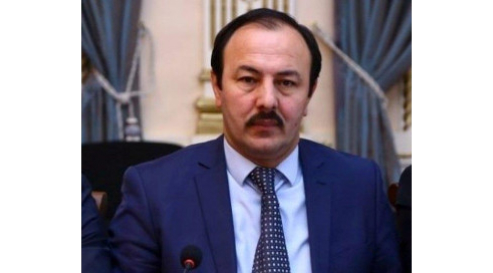 qalib-azerbaycanda-heyder-eliyev-irsi-ekber-qoshali-yazir