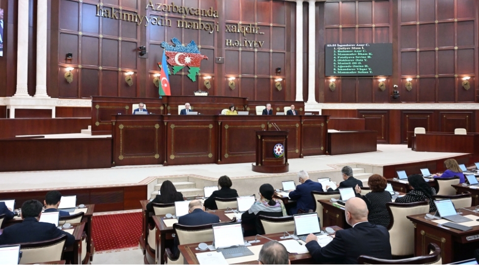mm-sahibkarliq-sahesinde-yoxlamalarin-daha-1-il-muddetine-dayandirilmasi-deyishikliyini-qebul-edib