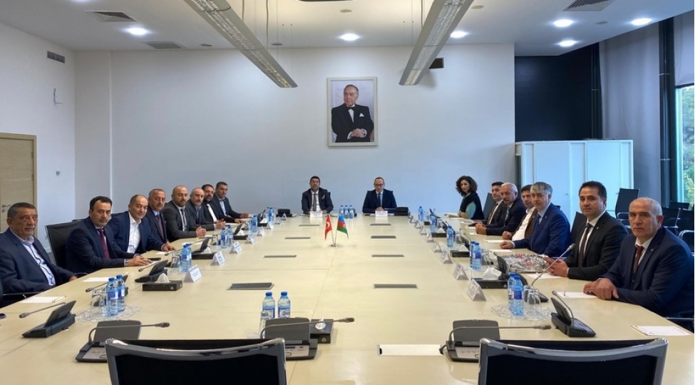 azpromo-qars-ticaret-ve-senaye-palatasi-ile-emekdashliq-perspektivlerini-muzakire-edib