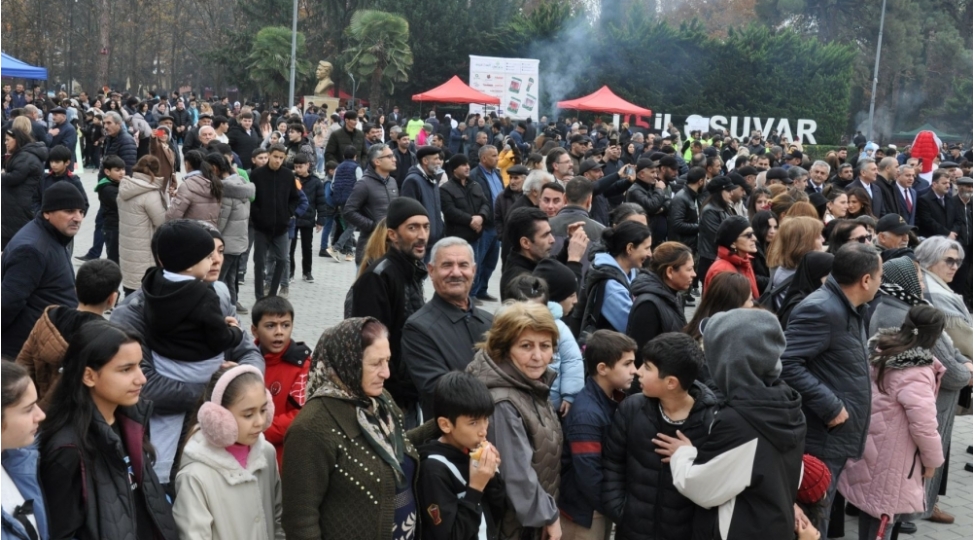 bilesuvarda-hindqushu-festivali-kechirilib