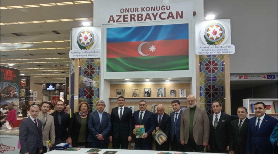azerbaycan-ankarada-kechirilen-21-ci-kitab-sergisinin-fexri-qonagidir