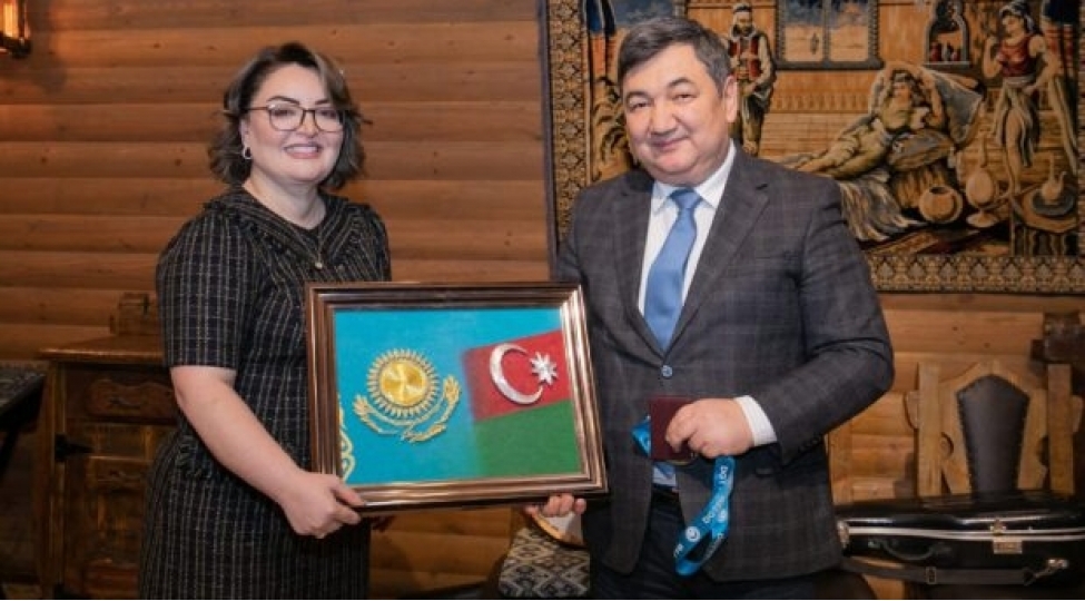 arzu-bagirova-qazaxistan-turkiye-ve-iraqdan-olan-aydinlarla-gorushub