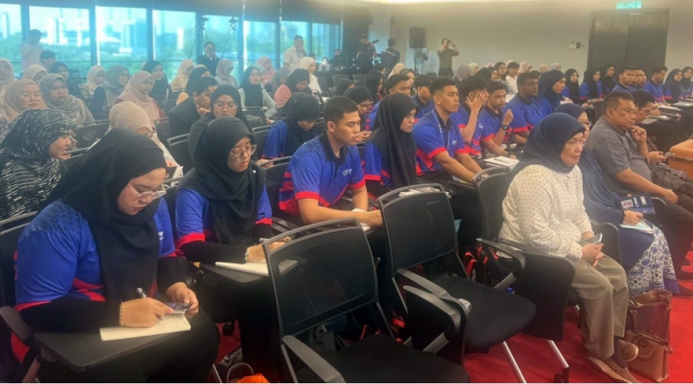 malayziyada-urekde-yazi-kitabinin-muzakiresi-kechirilb