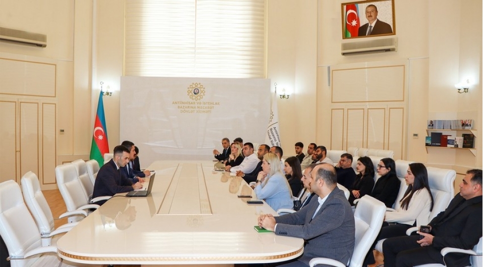 azerbaycanda-etriyyat-kosmetika-saticilari-ile-bu-sahedeki-chatishmazliqlar-muzakire-edilib